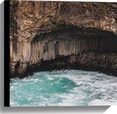 WallClassics - Canvas  - Zeewater Onder de Rotsen - 40x40 cm Foto op Canvas Schilderij (Wanddecoratie op Canvas)