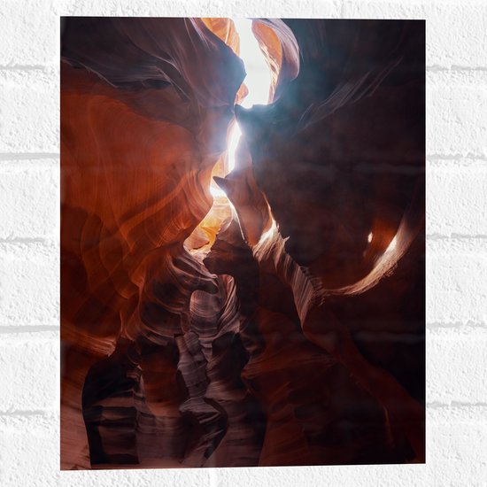 WallClassics - Muursticker - Lichstraal door Oranje Rotsen in VS - 30x40 cm Foto op Muursticker