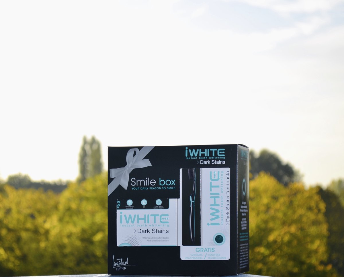 iWHITE - Smile Box - Tandenbleek - set - GRATIS - Bleek tandpasta en tandenborstel - Tanden Bleker - Limited Edition