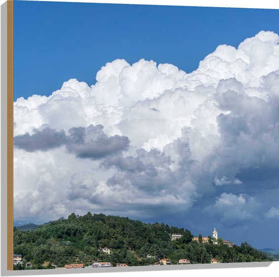 WallClassics - Hout - Stapelwolk boven Berg  - 80x80 cm - 12 mm dik - Foto op Hout (Met Ophangsysteem)