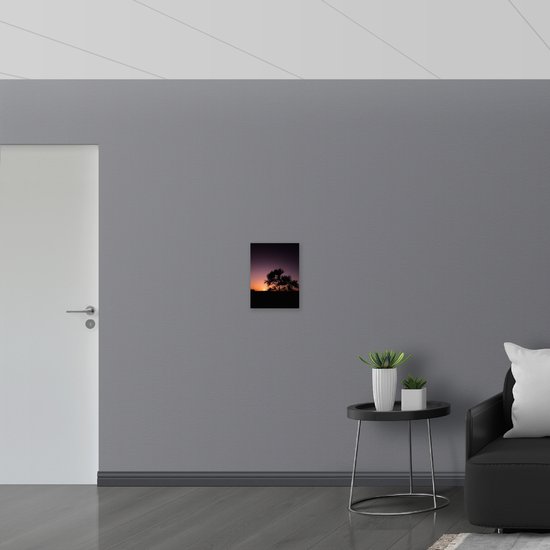 WallClassics - PVC Schuimplaat- silhouet van Zonsondergang achter Boompje - 30x40 cm Foto op PVC Schuimplaat