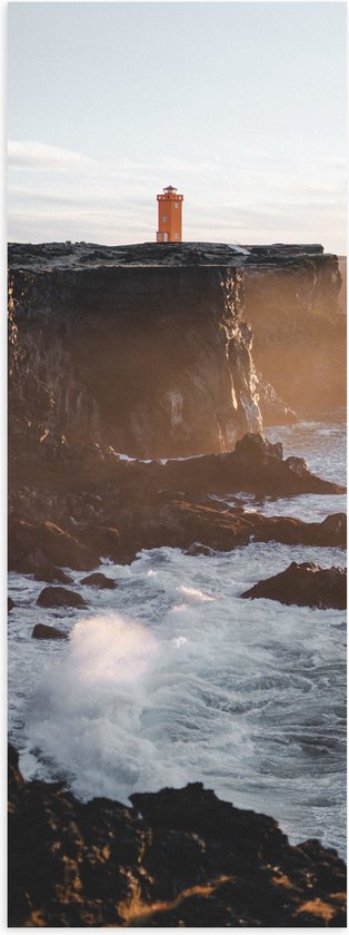 WallClassics - Poster Glanzend – Vuurtoren met Steile Rotsen - 20x60 cm Foto op Posterpapier met Glanzende Afwerking