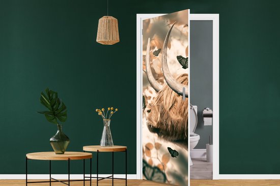 Deursticker Schotse hooglander - Vlinder - Bladeren - 85x205 cm - Deurposter