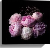 WallClassics - Canvas  - Roze/Paarse Bloemen tegen Zwarte Achtergrond - 30x30 cm Foto op Canvas Schilderij (Wanddecoratie op Canvas)
