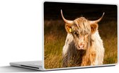 Laptop sticker - 13.3 inch - Schotse Hooglander - Licht - Gras - Dieren - 31x22,5cm - Laptopstickers - Laptop skin - Cover