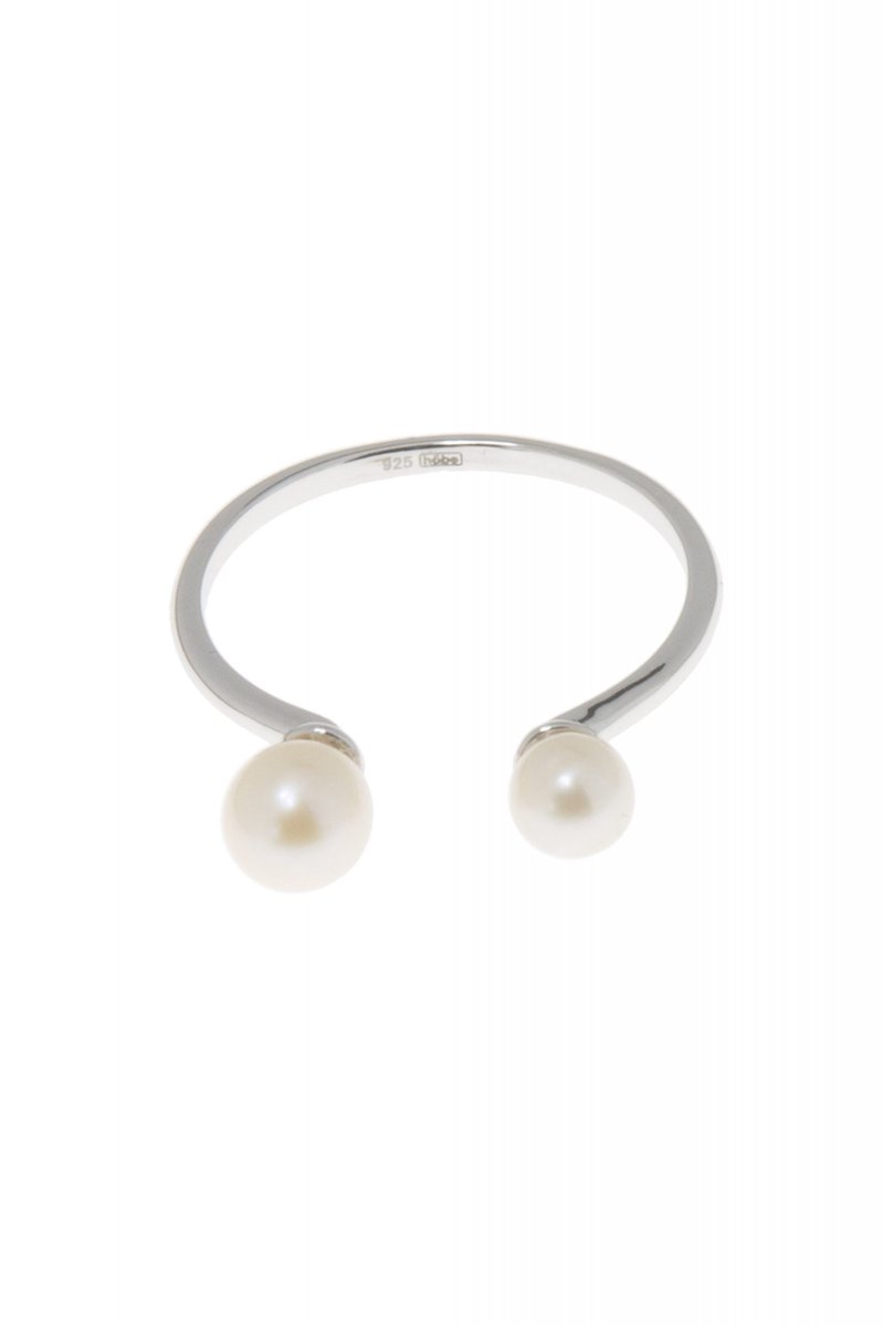 HÕBE – Ursa Ring – Imitatie Parel– Gerecycled Zilver – Ring–Handgemaakte Sieraad – Accessories – Dames Ring – Adjustable Ring
