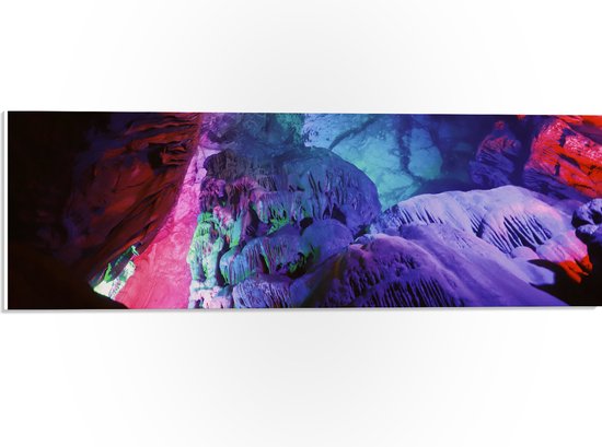 WallClassics - PVC Schuimplaat- Rood Blauw en Paarse Kleuren in een Grot - 60x20 cm Foto op PVC Schuimplaat