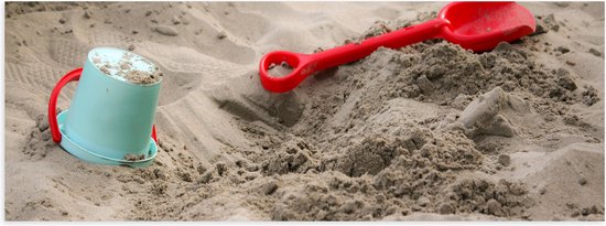 WallClassics – Poster (mat) – Pelle et seau sur la plage – Photo 90 x 30 cm sur papier poster avec aspect mat