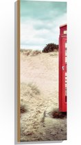 WallClassics - Hout - Rode Telefooncel in Duinen - 30x90 cm - 12 mm dik - Foto op Hout (Met Ophangsysteem)