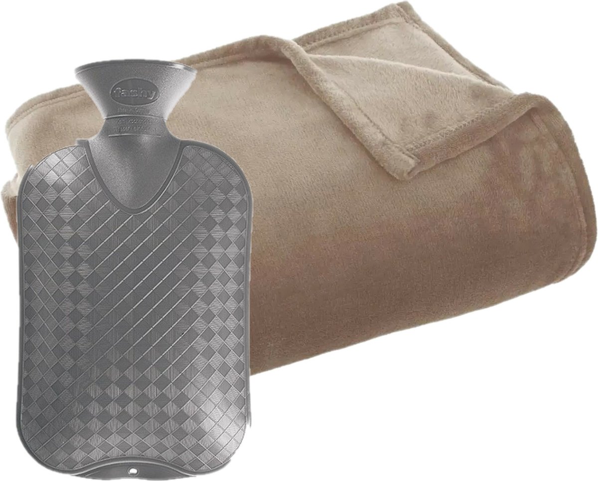 Fleece deken/plaid beige 125 x 150 cm en een warmwater kruik 2 liter