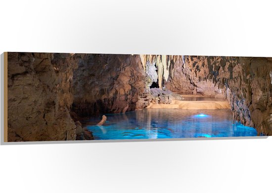 WallClassics - Hout - Blauw Water in een Prachtige Grot - 150x50 cm - 12 mm dik - Foto op Hout (Met Ophangsysteem)