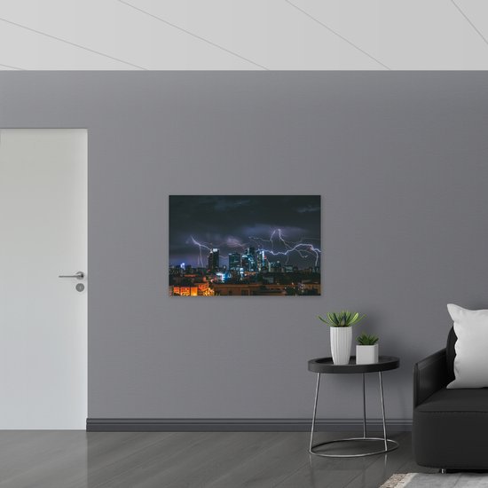 PVC Schuimplaat- Onweer en Bliksem boven de Stad - 105x70 cm Foto op PVC Schuimplaat