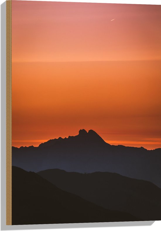 WallClassics - Hout - Silhouette van Bergen bij Zonsondergang - 50x75 cm - 12 mm dik - Foto op Hout (Met Ophangsysteem)