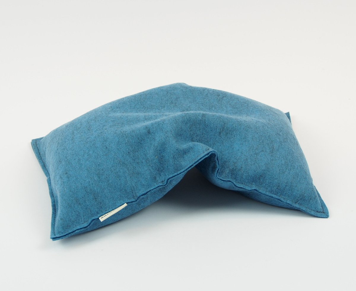 Goedkoopste SARAPIKU - Kersenpitkussen - blauw - 1,4kg - 23x38cm