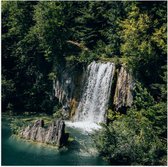 WallClassics - Poster brillant – Cascade se jetant dans la mer - Photo 50x50 cm sur papier poster brillant