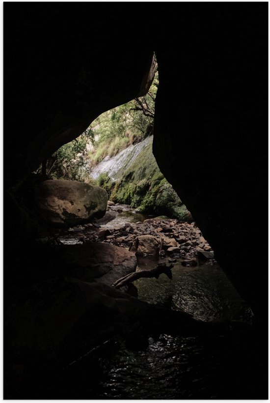 WallClassics - Affiche brillante – Petite grotte sombre dans la forêt – Photo 40 x 60 cm sur papier poster brillant