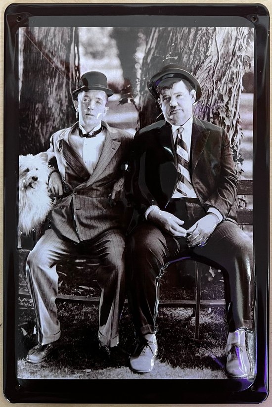 Laurel en Hardy Reclamebord van metaal 30 x 20 cm GEBOLD BORD MET RELIEF METALEN-WANDBORD - MUURPLAAT - VINTAGE - RETRO - HORECA- WANDDECORATIE -TEKSTBORD - DECORATIEBORD - RECLAMEPLAAT - WANDPLAAT - NOSTALGIE -CAFE- BAR -MANCAVE- KROEG- MAN CAVE