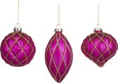 Set van 3 Donkerroze Kerstballen met Gouden Ruitennet - drie verschillende vormen glas