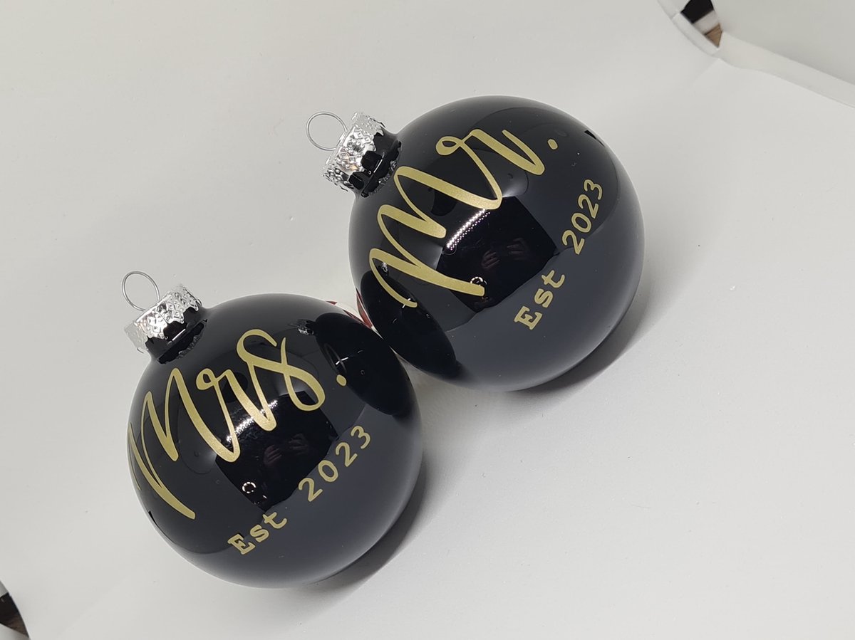 Kerstbal met tekst - MR en MRS 2023 - 2 kerstballen aankondiging van jullie trouwdag!