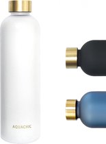 Aquachic - 1L Waterfles met 2 doppen en tijdsmarkeringen - Lekvrij & licht - Duurzaam - Nederlands merk - Drink fles / Bidon-  Wit 1 liter