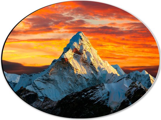 WallClassics - Dibond Ovaal - Sneeuwbergtop voor Zonsondergang - 40x30 cm Foto op Ovaal (Met Ophangsysteem)