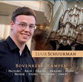 Luuk Schuurman bespeelt het orgel van de Bovenkerk te Kampen