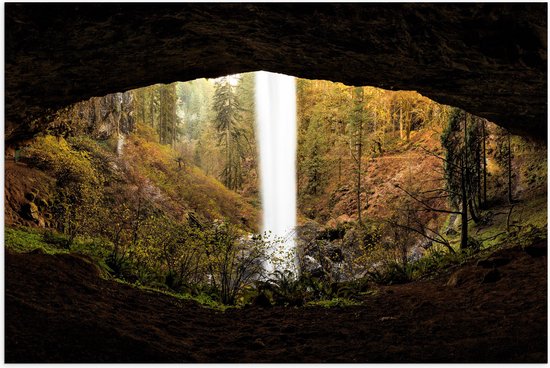 WallClassics - Poster Brillant - Derrière la Cascade dans la Forêt - 60x40 cm Photo sur Papier Poster avec Finition Brillante