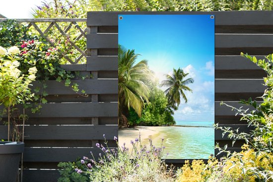 Tuinposter 80x120 cm - Tuindecoratie Zee - Palmboom - Strand - Tropisch - Blauw - Groen - Poster voor in de tuin - Buiten decoratie - Schutting tuinschilderij - Tuindoek muurdecoratie - Wanddecoratie balkondoek