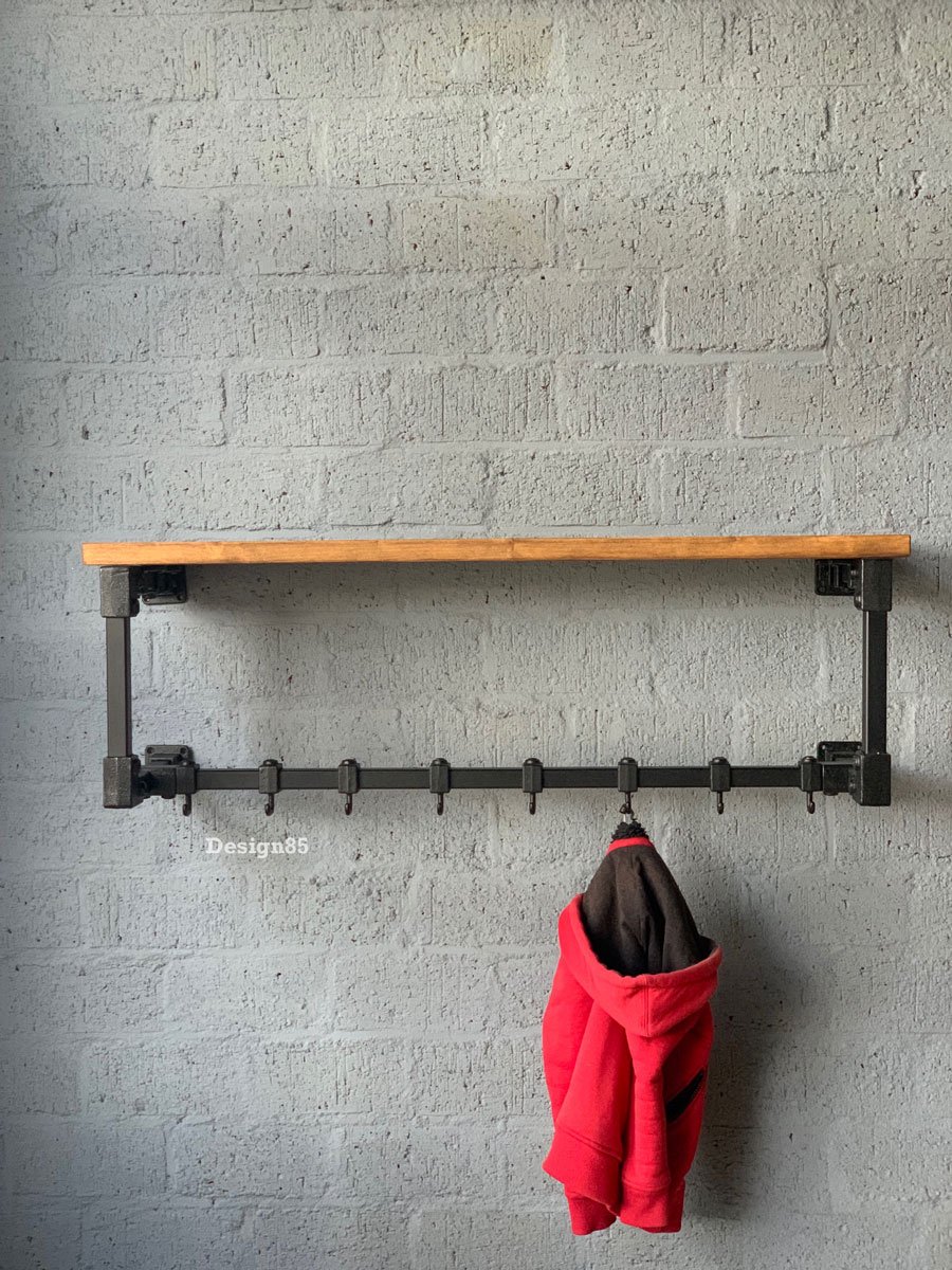 Industriële Wandkapstok met Hoedenplank – Steigerbuis Kapstok van Hout & Zwart Staal – Design85