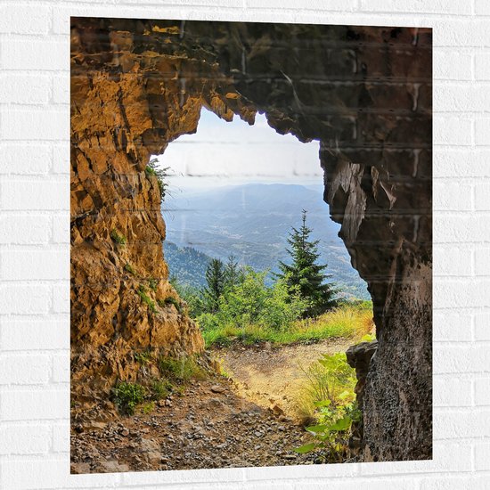 WallClassics - Muursticker - Mistig Uitzicht op Bergen - 75x100 cm Foto op Muursticker