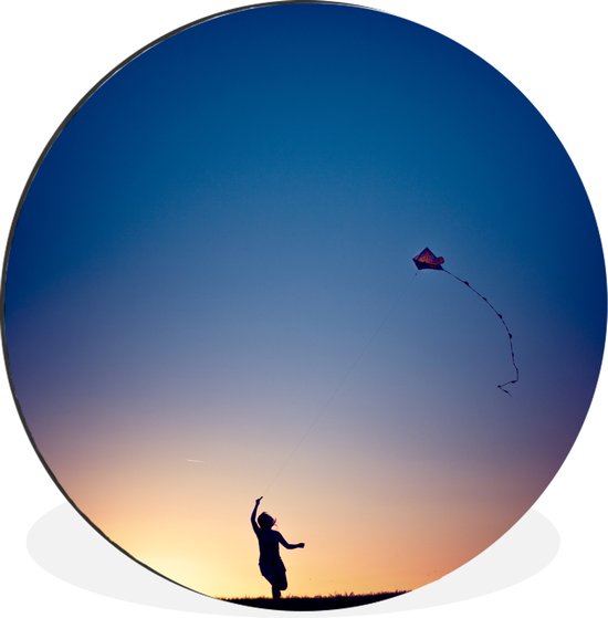 WallCircle - Wandcirkel - Muurcirkel - Meisje met vlieger tijdens zonsondergang - Aluminium - Dibond - ⌀ 90 cm - Binnen en Buiten
