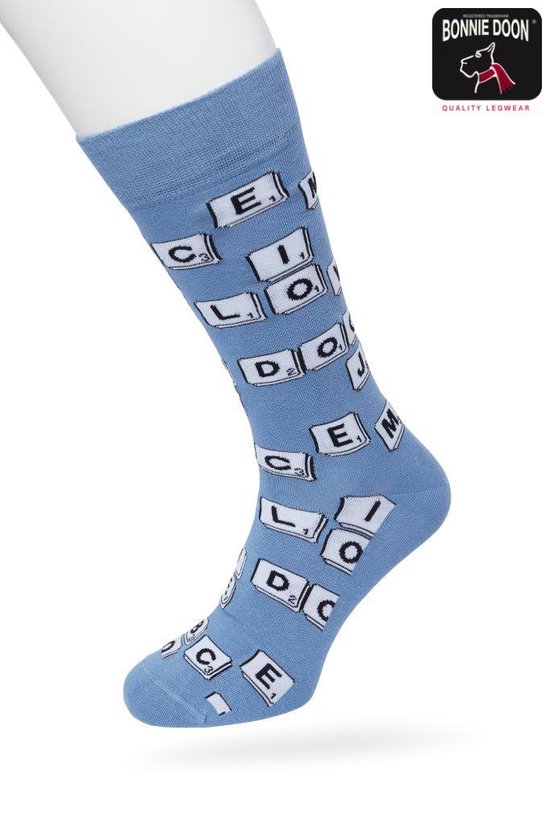 Bonnie Doon Heren Sokken met Scrabble Print maat 40/46 Blauw - Thema Sokken - Spelletjes - Cadeau Sokken - Zacht Katoen met Gladde Teennaad - Comfortabel - Perfect Cadeau - Coronet Blue - BT992134.187