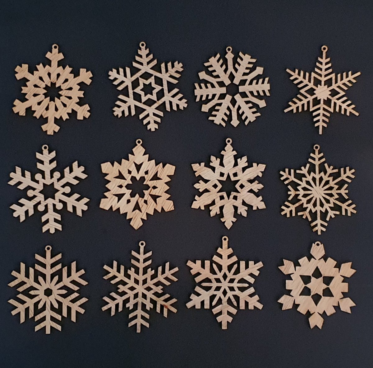 12 houten Sneeuwvlok ornamenten