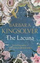 Boekomslag van 'The Lacuna' door Barbara Kingsolver, met een blauwe achtergrond en bloemen in roze en witte tinten.
