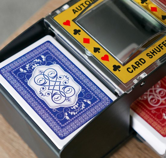 Thumbnail van een extra afbeelding van het spel In Round Kaartschudmachine – 2 Stuks – Met Speelkaarten en Batterijen – Kaartenschudmachine – Kaartschudder Automatisch – Automatische Kaartenschudder – Elektrisch / Elektrische Schudmachine – Card Shuffler Poker – voor Speelkaarten