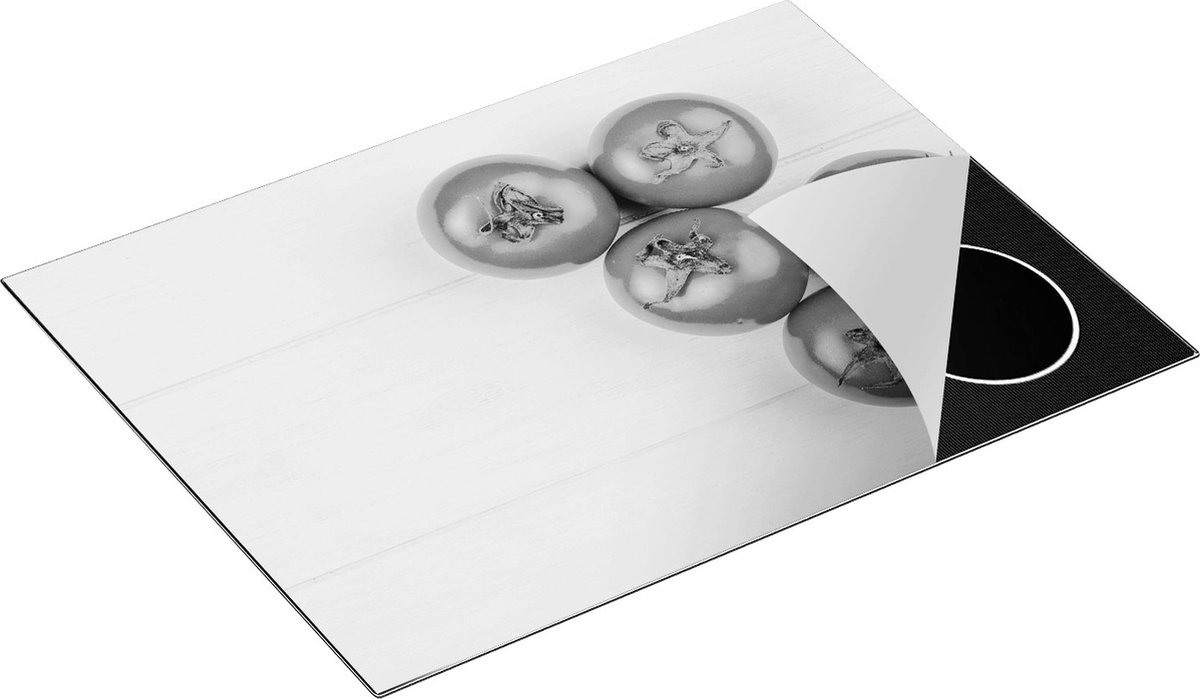 Chefcare Inductie Beschermer Tomaten op Witte Houten Planken - Zwart Wit - 70x50 cm - Afdekplaat Inductie - Kookplaat Beschermer - Inductie Mat