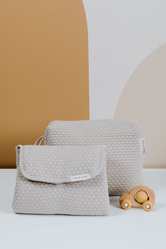 Baby's Only Gebreid verschoonmatje Sky - Verschoningsmatje voor onderweg - Urban Taupe - Inclusief opbergzakje van Baby's Only — afbeelding 3