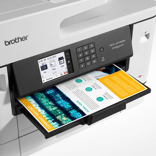 Witte Brother MFC-J740DW printer met een document dat uit de papierlade komt.