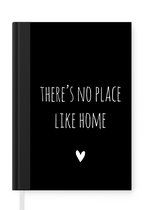 Notitieboek - Schrijfboek - Engelse quote "There is no place like home" met een hartje op een zwarte achtergrond - Notitieboekje klein - A5 formaat - Schrijfblok