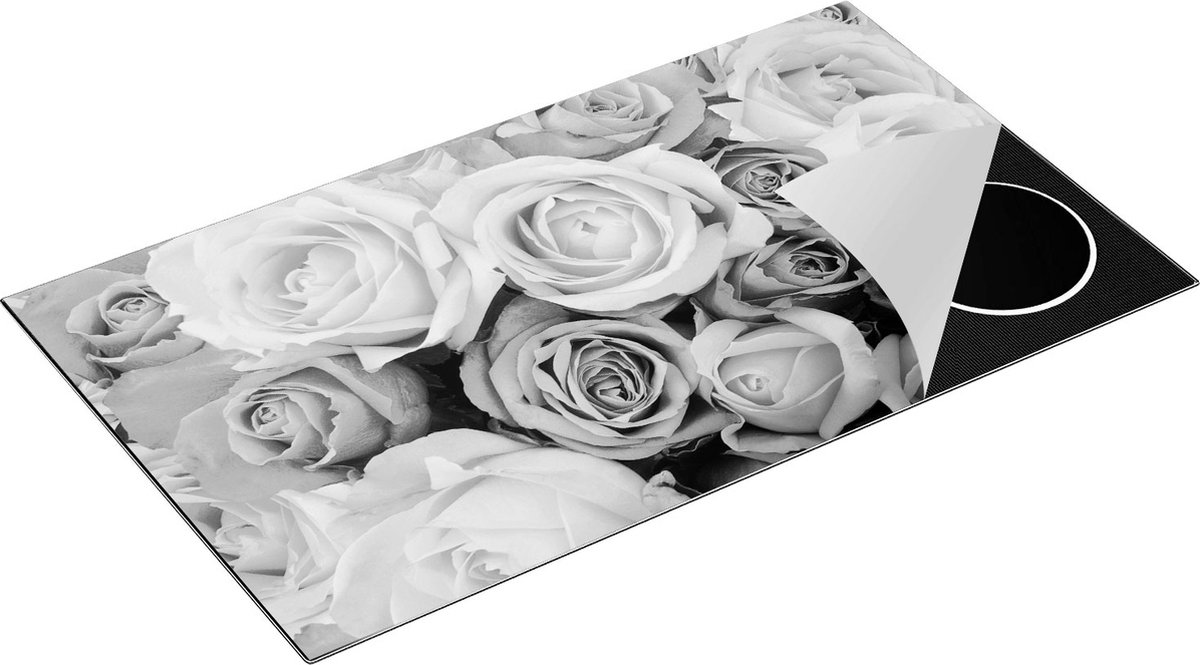 Chefcare Inductie Beschermer Roze Rozen Achtergrond - Bloemen - Zwart Wit - 91,2x52 cm - Afdekplaat Inductie - Kookplaat Beschermer - Inductie Mat