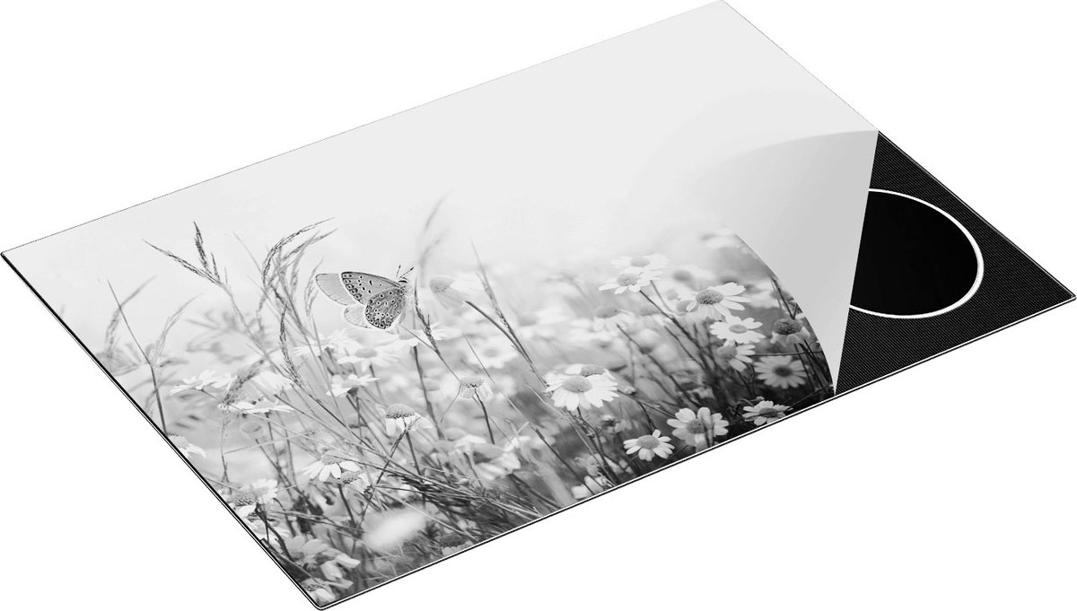 Chefcare Inductie Beschermer Witte Kamille Bloemen met een Vlinder - Zwart Wit - 75x55 cm - Afdekplaat Inductie - Kookplaat Beschermer - Inductie Mat