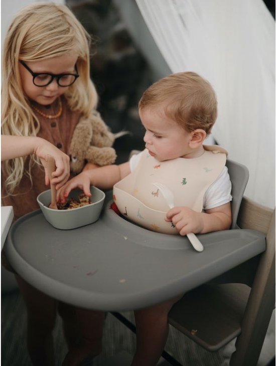 Mushie Siliconen Baby Slabbetje met Opvangbakje | Dino | BPA ftalaatvrij| afwasbaar