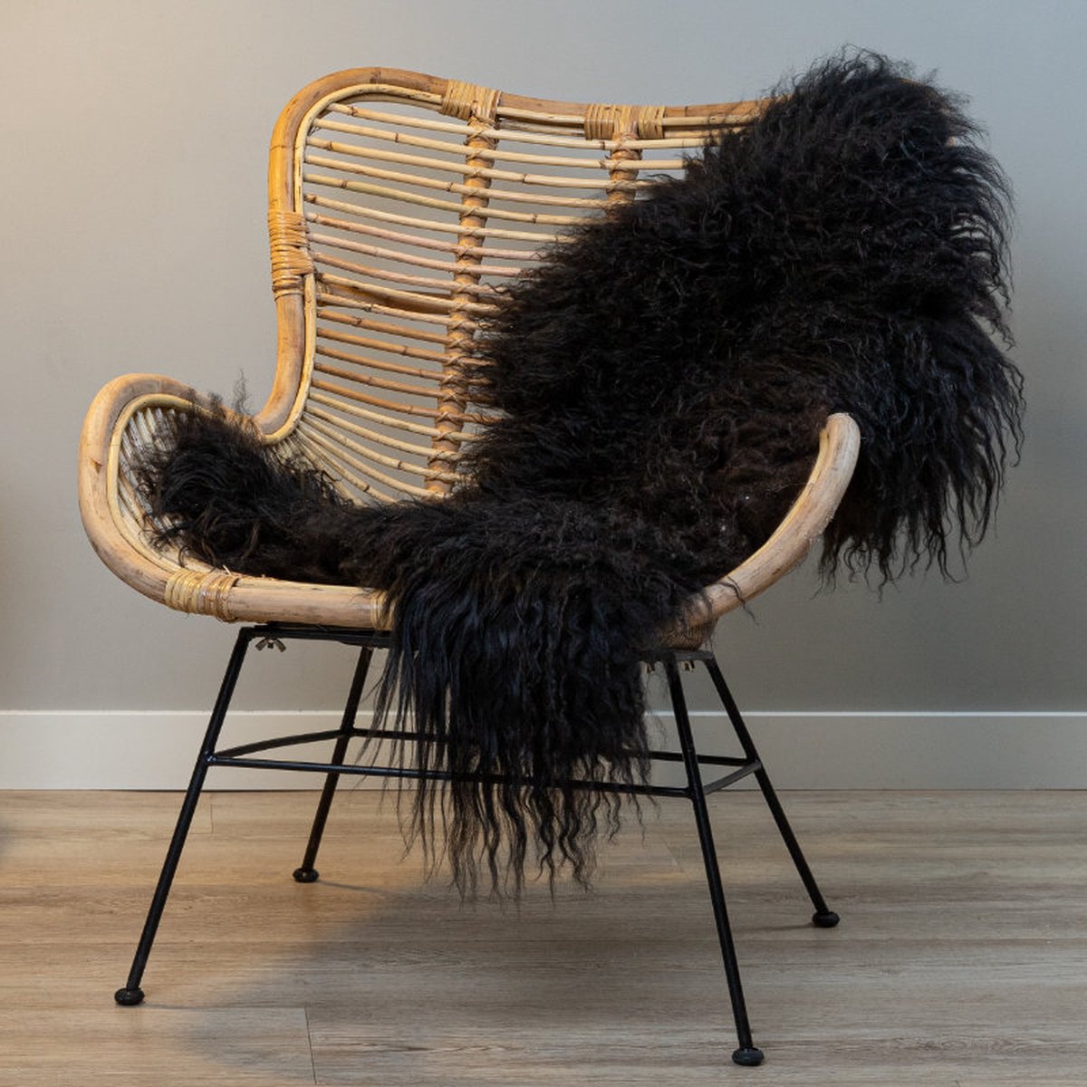 WOOOL® IJslandse Schapenvacht - Zwart CURLY M (100x55cm) 100% Natuurlijk & Echt - Vloerkleed - ECO+