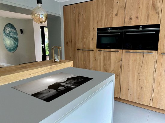 Chefcare Inductie Beschermer Twee Olifanten spelen tijdens Zonsondergang - Zwart Wit - 85x50 cm - Afdekplaat Inductie - Kookplaat Beschermer - Inductie Mat