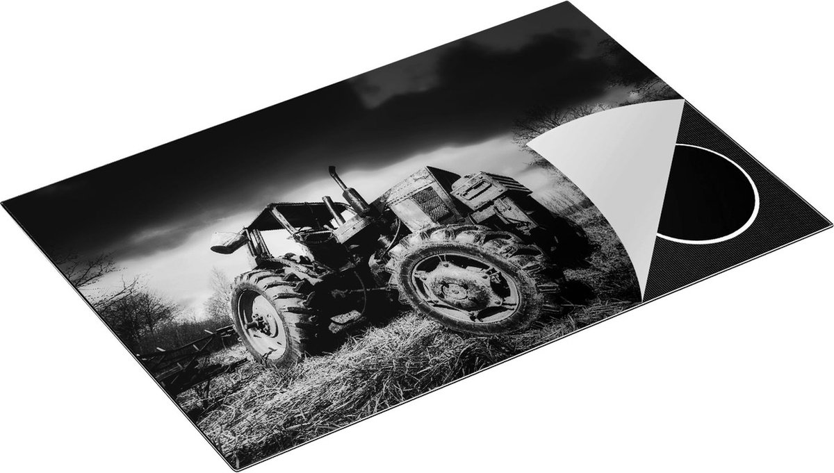 Chefcare Inductie Beschermer Oude Tractor op het Grasveld - Trekker - Zwart Wit - 78x52 cm - Afdekplaat Inductie - Kookplaat Beschermer - Inductie Mat