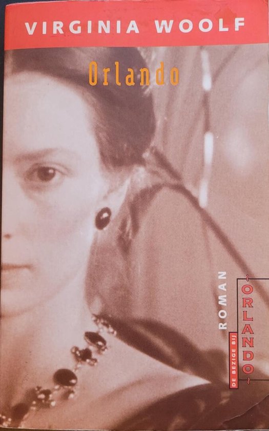 Boekomslag van Orlando door Virginia Woolf, met een sepia portret van een vrouw met donkere sieraden.