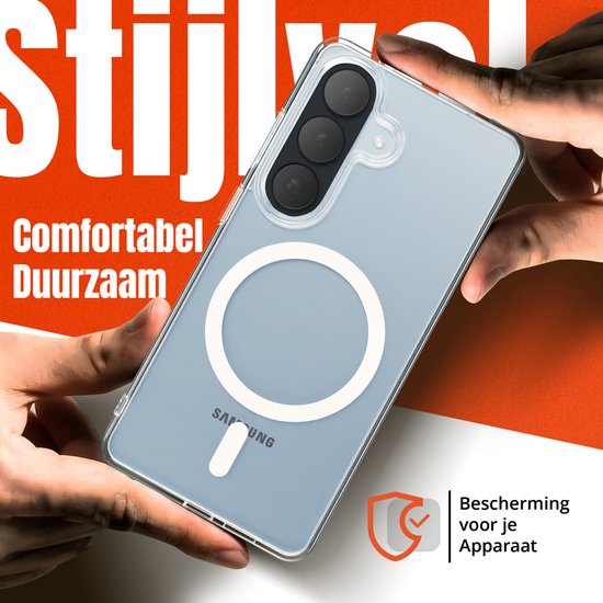 Transparant hoesje met MagSafe ring, vastgehouden door handen.