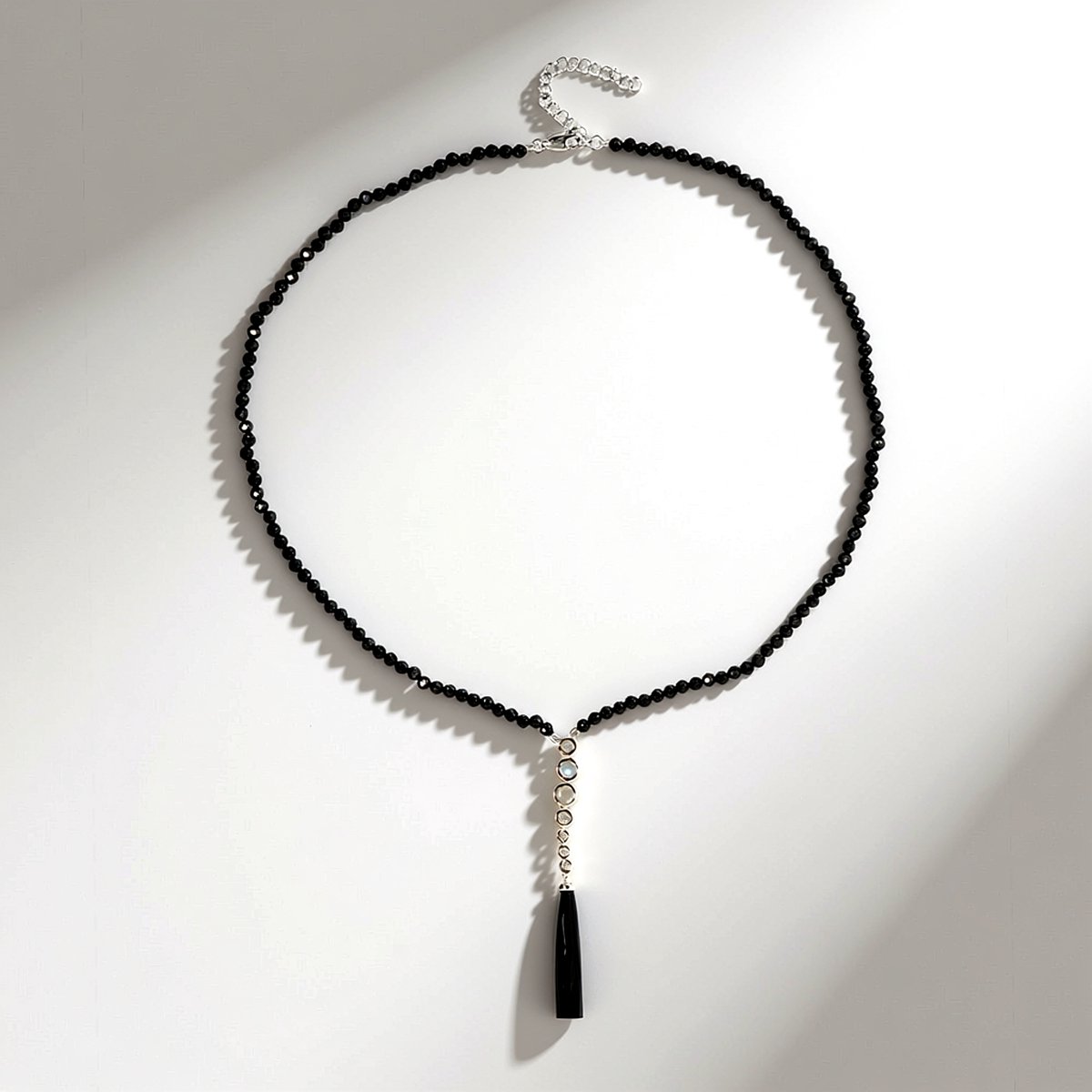 Cavill - Zilveren Halsketting - 925 Sterling Zilver - Zwarte Spinel 52,7 ct & Blauwe Maansteen - Elegante Verstelbare Ketting - Dagelijks Draagbaar