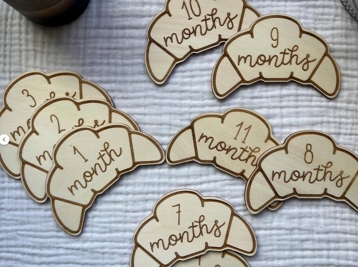 Croissant Baby Mijlpaalschijfjes – Houten Fotoprops voor Babyfoto’s | Maandelijkse Mijlpaalkaarten | Newborn Fotografie | Kraamcadeau | Babyshower Cadeau