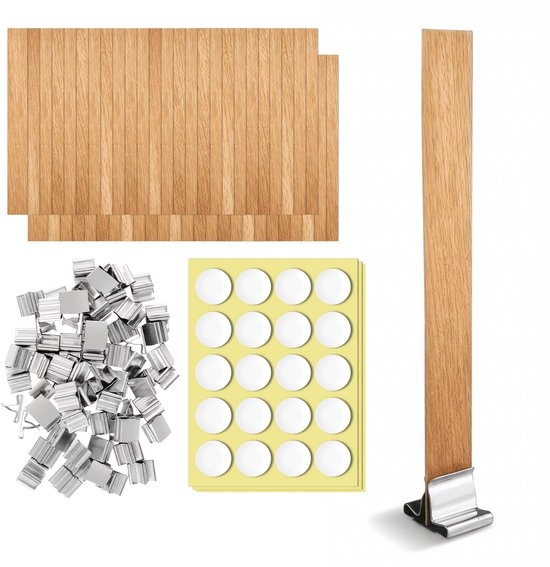 Set kaarsenlonten met zilveren houders, lontstickers en houten bladen.